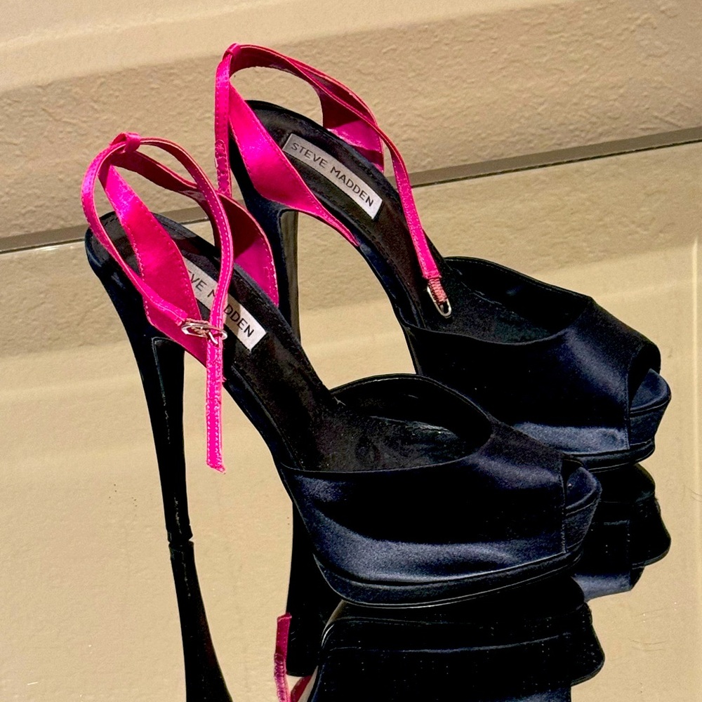 Steve Madden super tall and sexy black and pink heels size 8 1/2